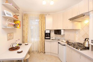 Family Triple Room, Shared Bathroom | Private kitchen | Fridge, microwave, stovetop, cookware/dishes/utensils - Guest House on Kazanskaya (St. Petersburg)