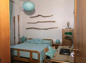 Classic Double Room, Ensuite | Desk, laptop workspace, free WiFi, bed sheets - B&B Villa Ines (Castrignano del Capo)