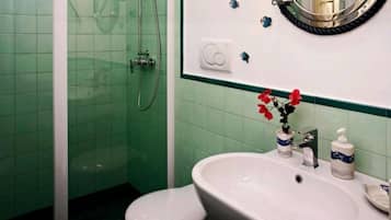 Chambre Double Classique, salle de bains attenante | Salle de bain