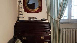 Kamar Double atau Twin Klasik, kamar mandi pribadi | Meja kerja, ruang kerja ramah laptop, Wi-Fi gratis, dan seprai linen