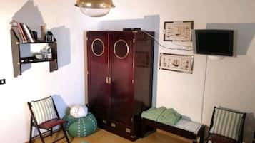 Camera Classic con letto matrimoniale o 2 letti singoli, bagno privato | Una scrivania, postazione laptop, Wi-Fi gratuito, lenzuola