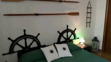 Classic-Doppel- oder -Zweibettzimmer, eigenes Bad | Schreibtisch, laptopgeeigneter Arbeitsplatz, kostenloses WLAN