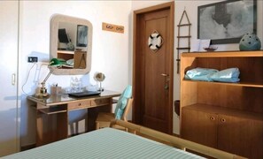 Classic-Doppelzimmer, mit Bad | Schreibtisch, laptopgeeigneter Arbeitsplatz, kostenloses WLAN