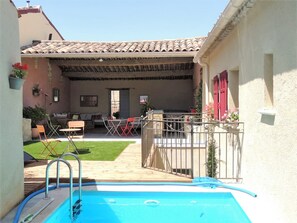 A backyard with a swimming pool, a patio with outdoor furniture, and a covered seating area. - Eden Roque (La Roque-d'Antheron)