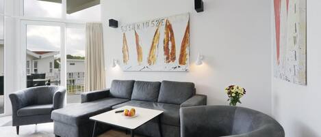 TV, caminetto