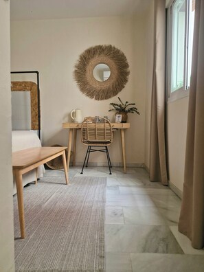 Dobbeltrom – standard, 1 dobbeltseng, bakgårdsutsikt, tårn | Minibar, wi-fi (inkludert) og sengetøy