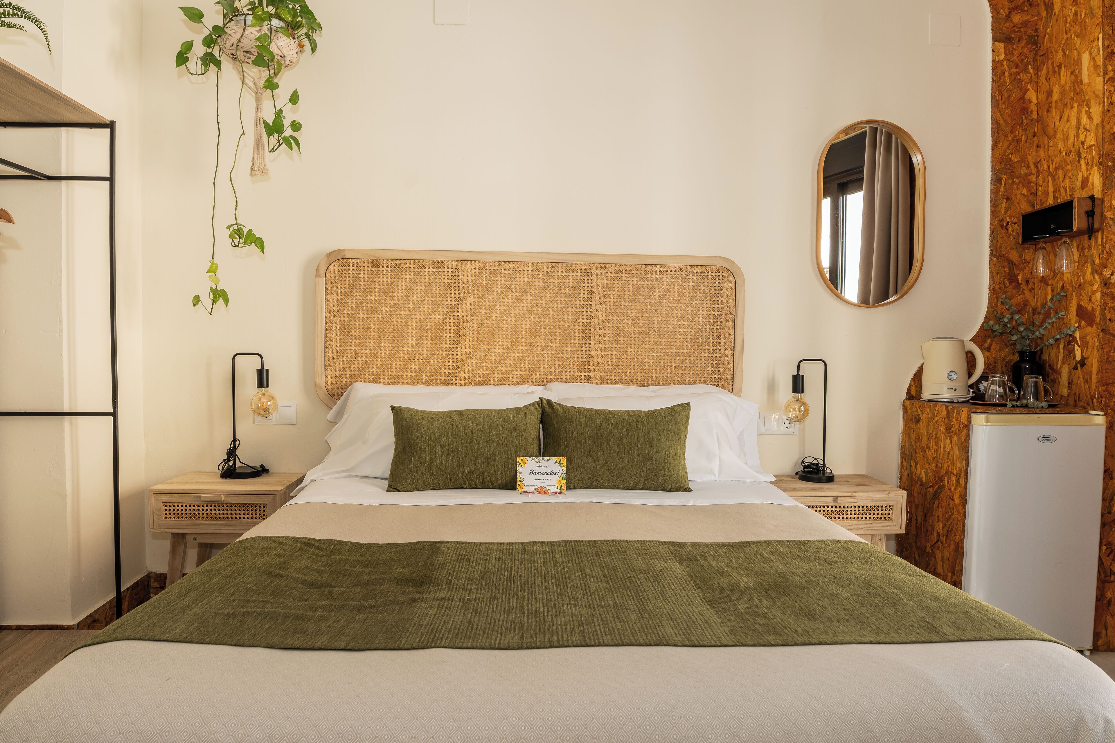 Habitación estándar doble, balcón, en una planta alta | Minibar, wifi gratis, ropa de cama