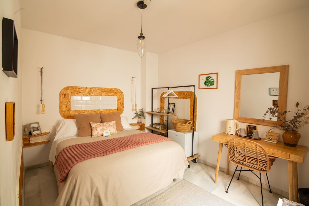 Standaard tweepersoonskamer, 1 tweepersoonsbed, uitzicht op binnenplaats, in toren | Een minibar, gratis wifi, beddengoed