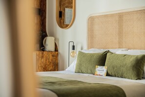 Standard Double Room, Balcony, Tower | Minibar, free WiFi, bed sheets - Rooms VITA & BAR (Granada)