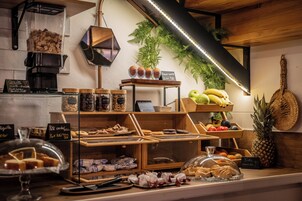 Kontinentális reggeli mindennap (fejenként EUR 12 áron)