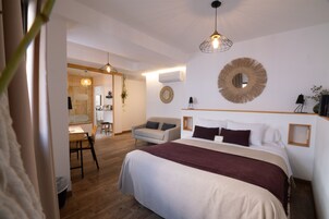 华丽双人房 | 迷你吧、免费 WiFi、床单