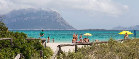 På stranden