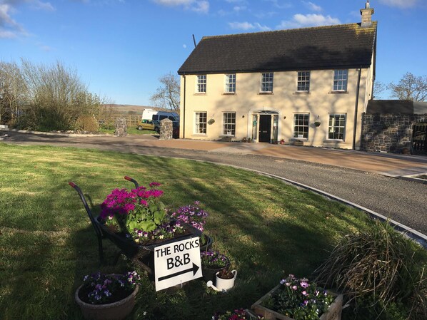 Front of property - The Rocks Bed & Breakfast (Crumlin)