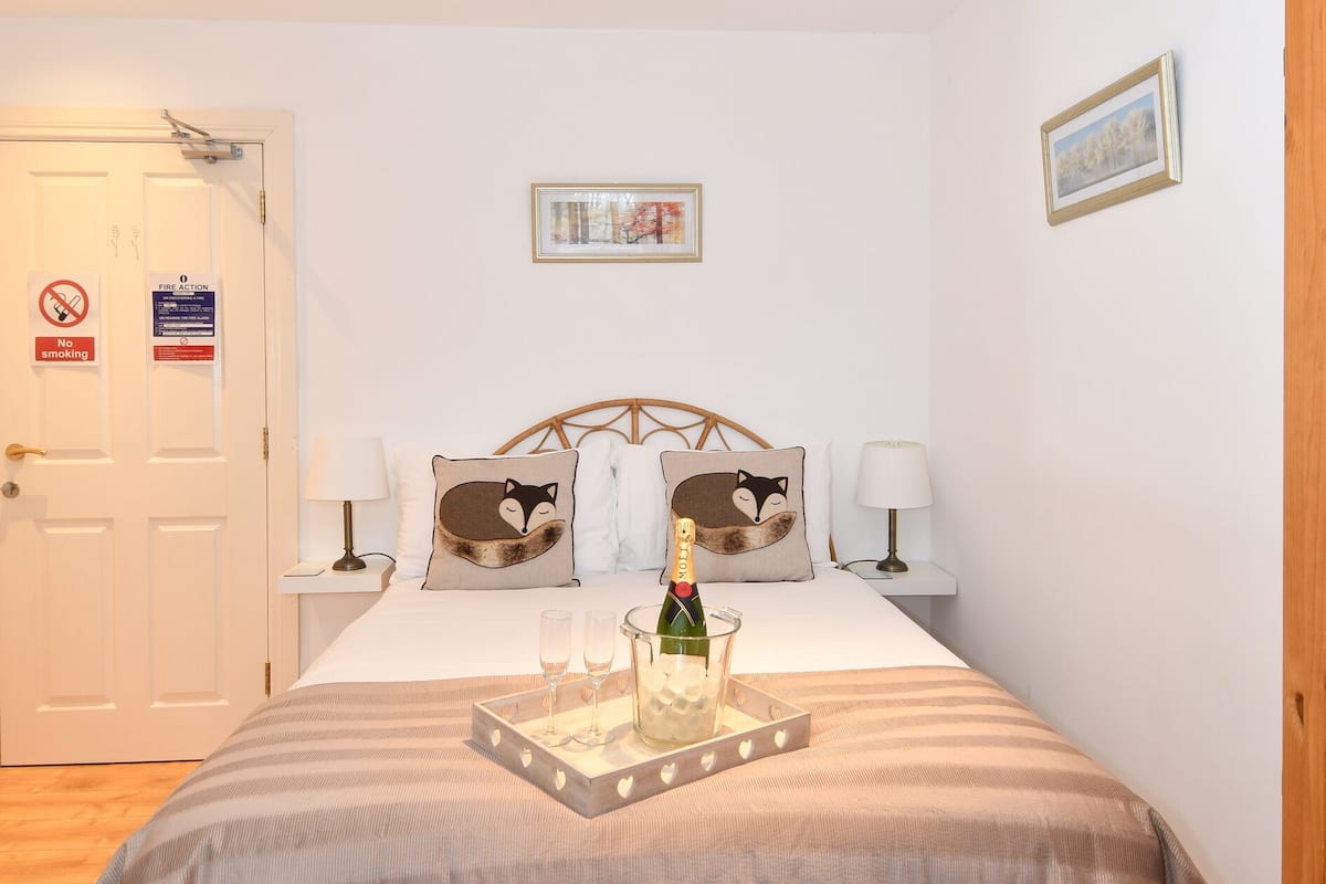 Comfort Double Room, Private Bathroom | Individually decorated, individually furnished, desk, soundproofing