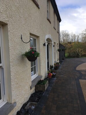 Front of property - The Rocks Bed & Breakfast (Crumlin)
