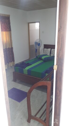 Basic Double Room, 1 Queen Bed, Smoking, Private Bathroom | Premium bedding, desk, free wired internet - Hotel Blue Moon (Dambulla)