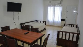 Apartamento família, 1 quarto, cozinha americana | Opções para refeição no quarto