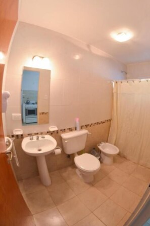 Shower, free toiletries, hair dryer, bidet