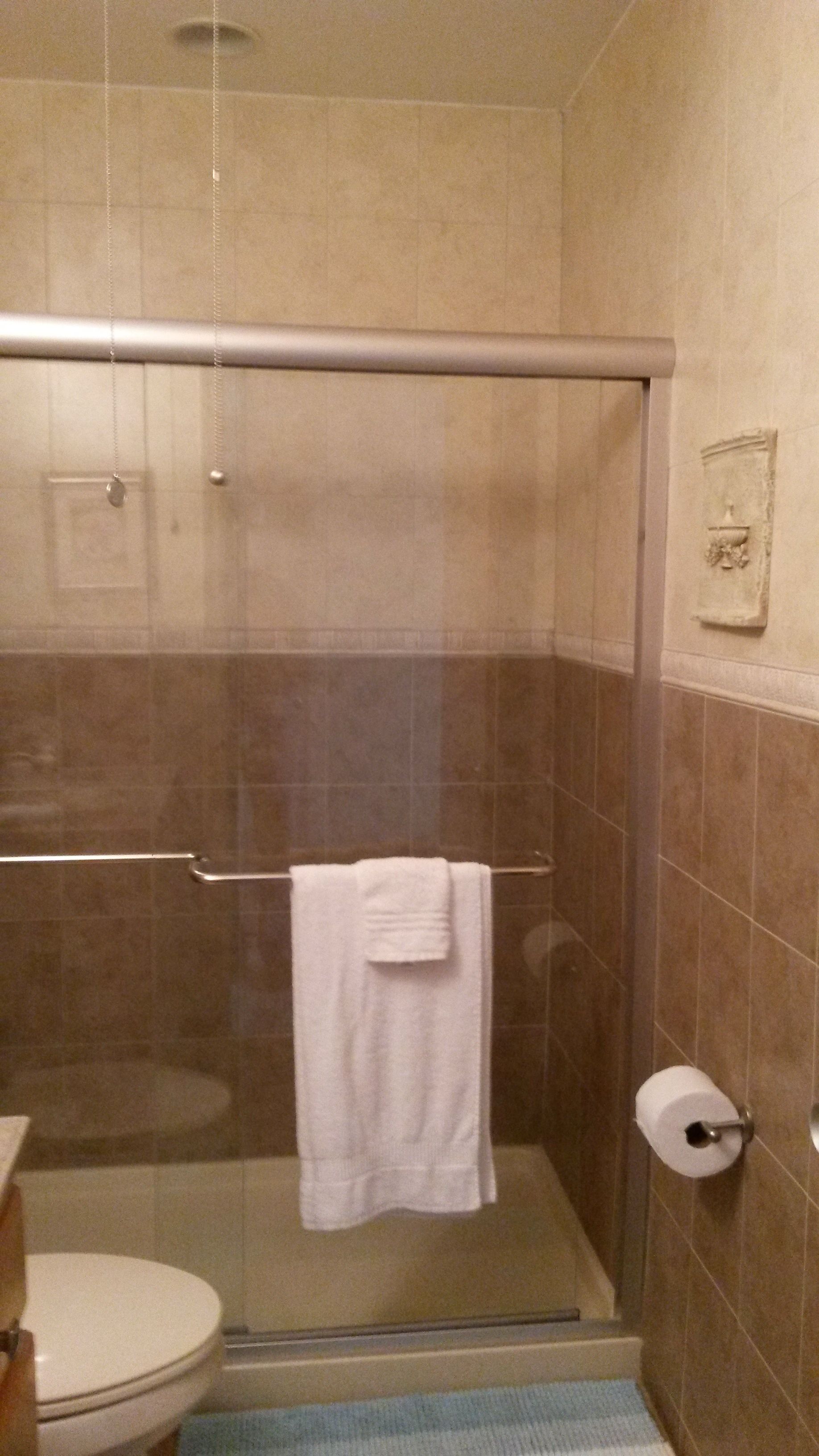 Executive Apartment, 2 Bedrooms | Bathroom | Combined shower/tub, hair dryer, towels