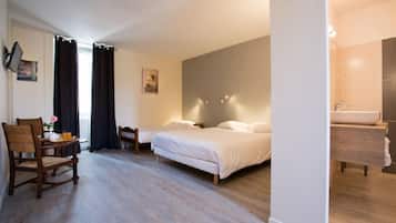 Family Quadruple Room | Blackout curtains, iron/ironing board, free WiFi, bed sheets