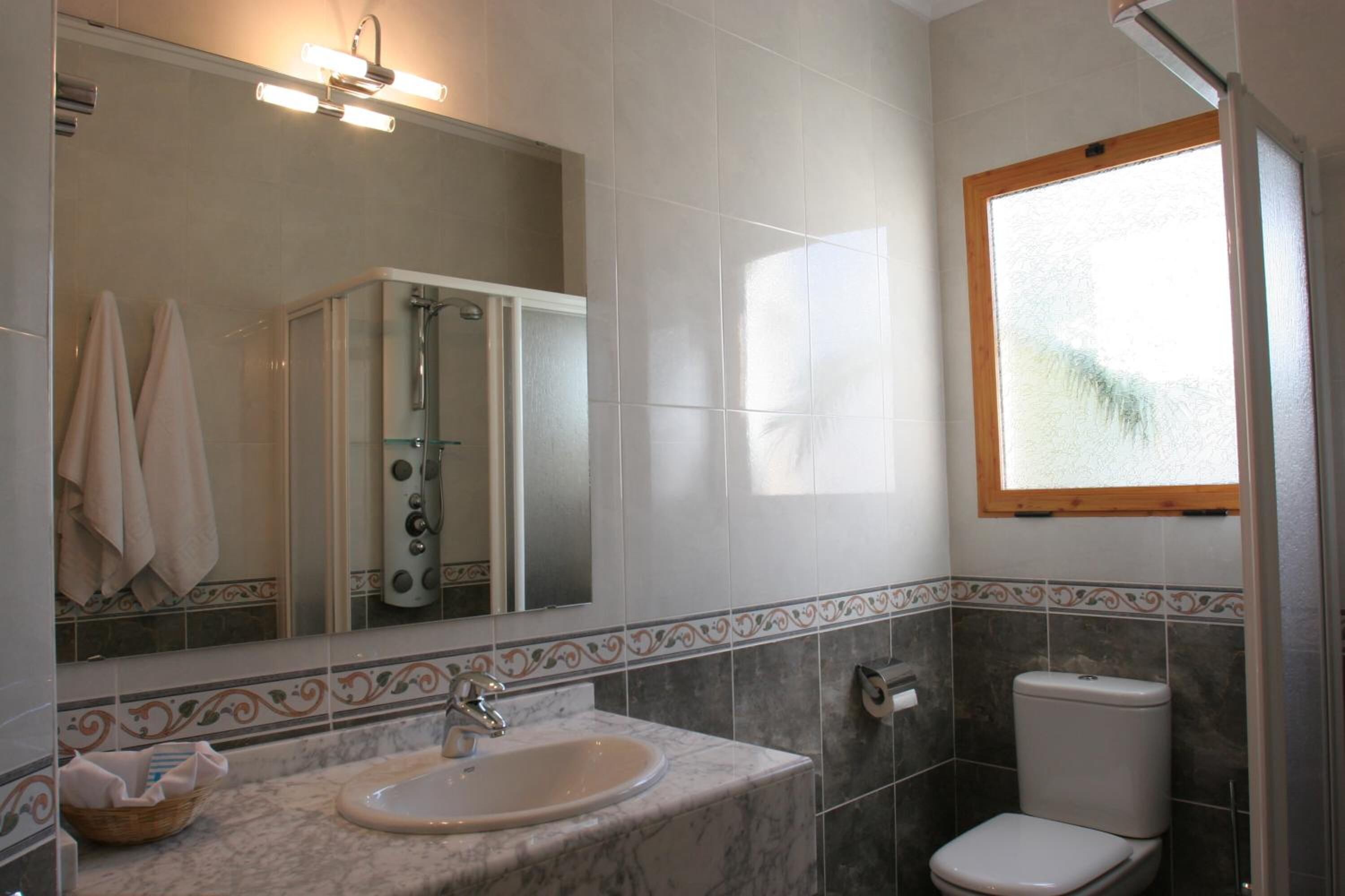 free toiletries, towels