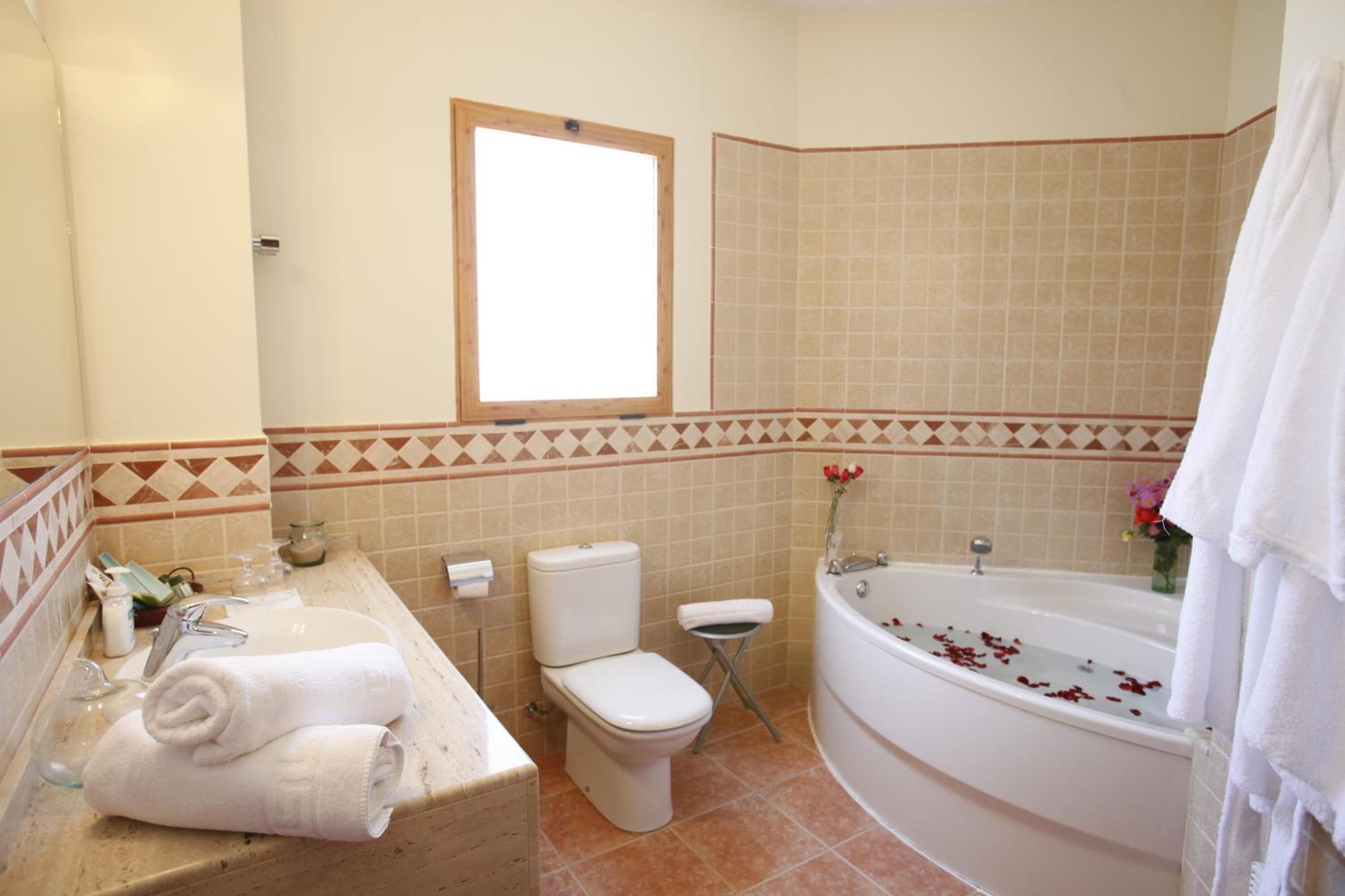 free toiletries, towels