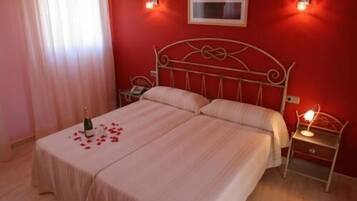 Caja de seguridad en la habitación y escritorio