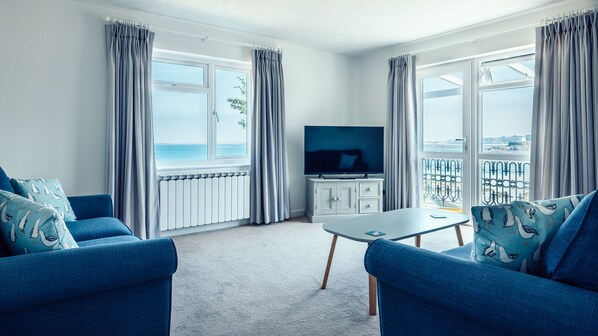 Suite Studio Deluxe, plusieurs lits, cuisine, vue mer | Salle de séjour