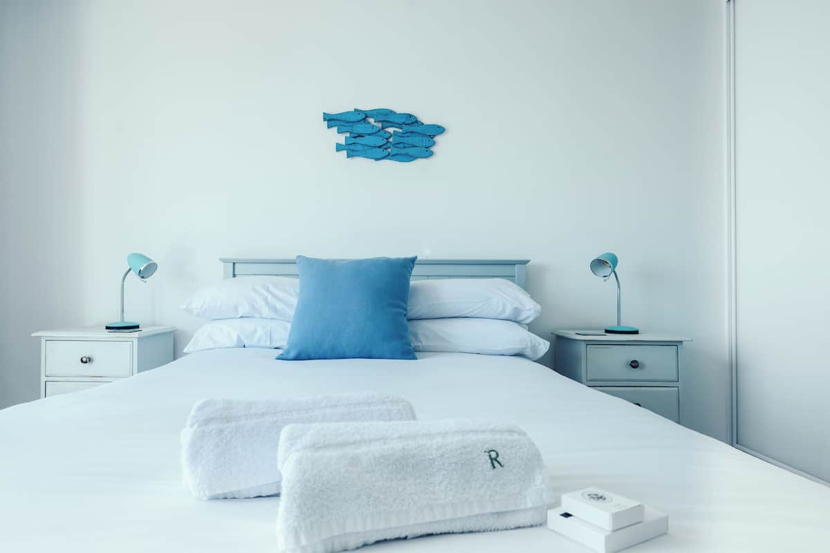 Quarto casal standard, 1 cama de casal | Ferros/tábuas de passar roupa, acesso grátis à internet com fio