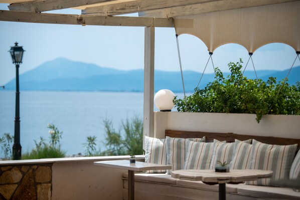 Bar (on property) - Apollo Beach Hotel (Dorida)