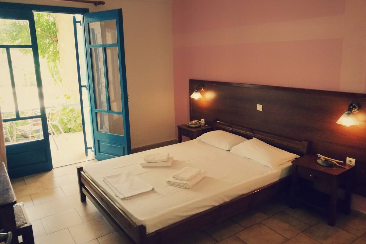 Apartamento | 1 dormitorio, escritorio, wifi gratis y ropa de cama