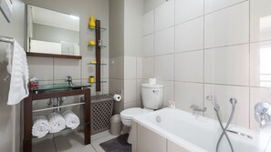 Bathroom - Jackal Creek Self-Catering Apartments (Roodepoort)