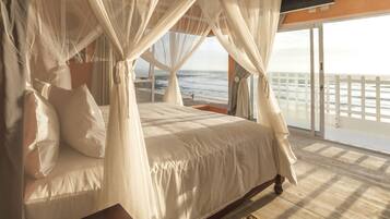 Honeymoon Suite | Egyptian cotton sheets, premium bedding, in-room safe