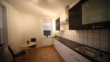 Apartemen, 2 kamar tidur | Dapur pribadi | Lemari es, microwave, oven, dan kompor