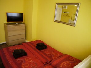 Basic Apartment, 2 Bedrooms | 2 bedrooms, desk, free WiFi, bed sheets