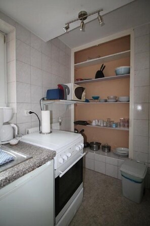 Basic Apartment, 2 Bedrooms | Private kitchen | Fridge, microwave, oven, cookware/dishes/utensils