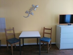 Basic Apartment, 2 Bedrooms | Room amenity