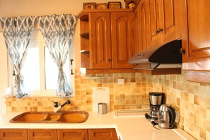 Comfort House, 2 Bedrooms, Sea View, Sea Facing | Private kitchen