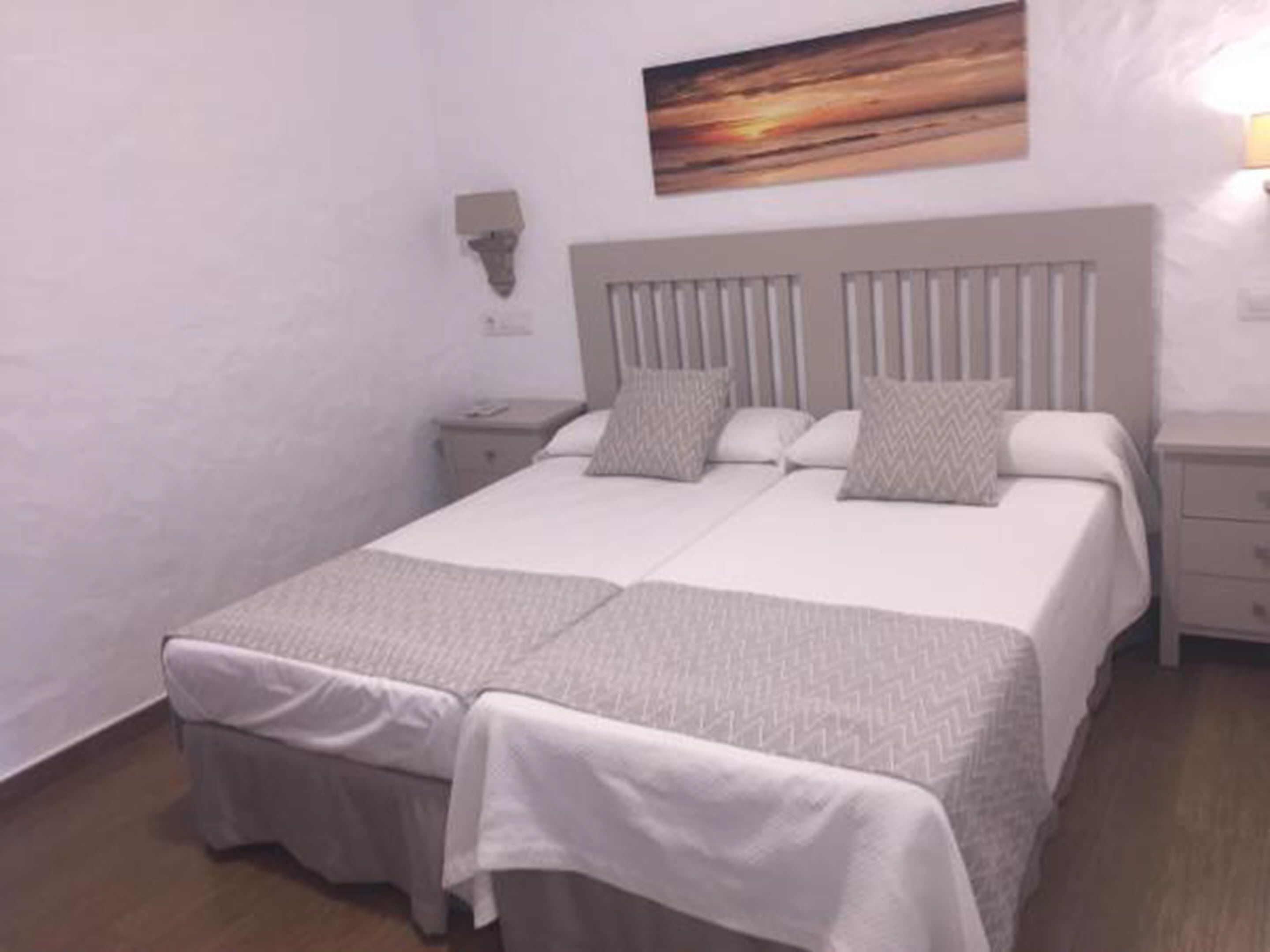 double or twin room | desk, soundproofing, cots/infant beds, rollaway beds