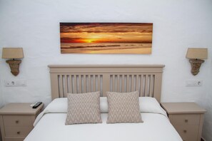 Een bureau, geluiddichte muren, babybedden (toeslag)