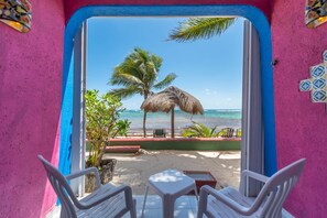 خزنة داخل الغرفة ومكواة/لوح كي وأسرّة أطفال/رضّع (مجانًا)