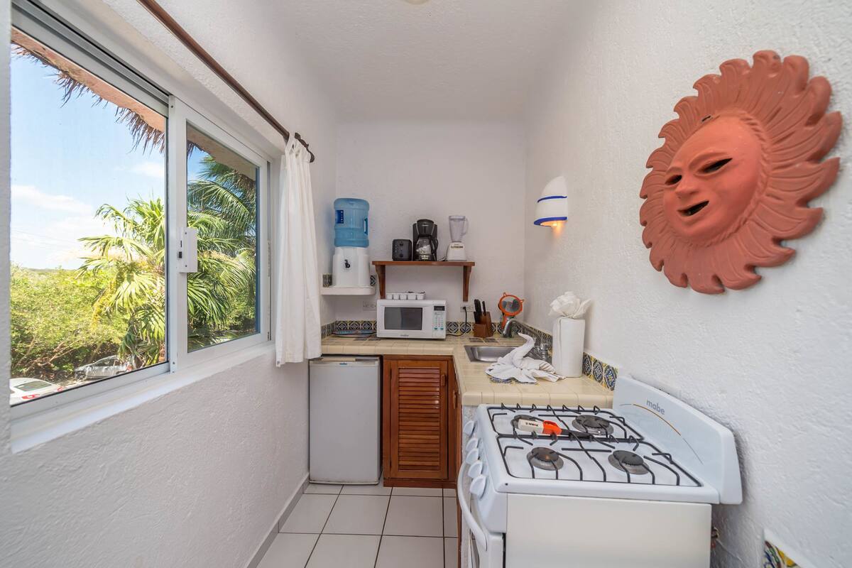 honeymoon studio suite, jetted tub, beachfront | private kitchen | full-sized fridge, microwave, oven, stovetop