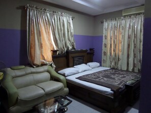 Premium bedding, desk, laptop workspace, iron/ironing board - De Love Hotel (Lagos)