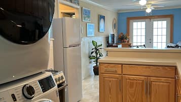 Basic Duplex | Private kitchen | Full-sized fridge, microwave, oven, stovetop
