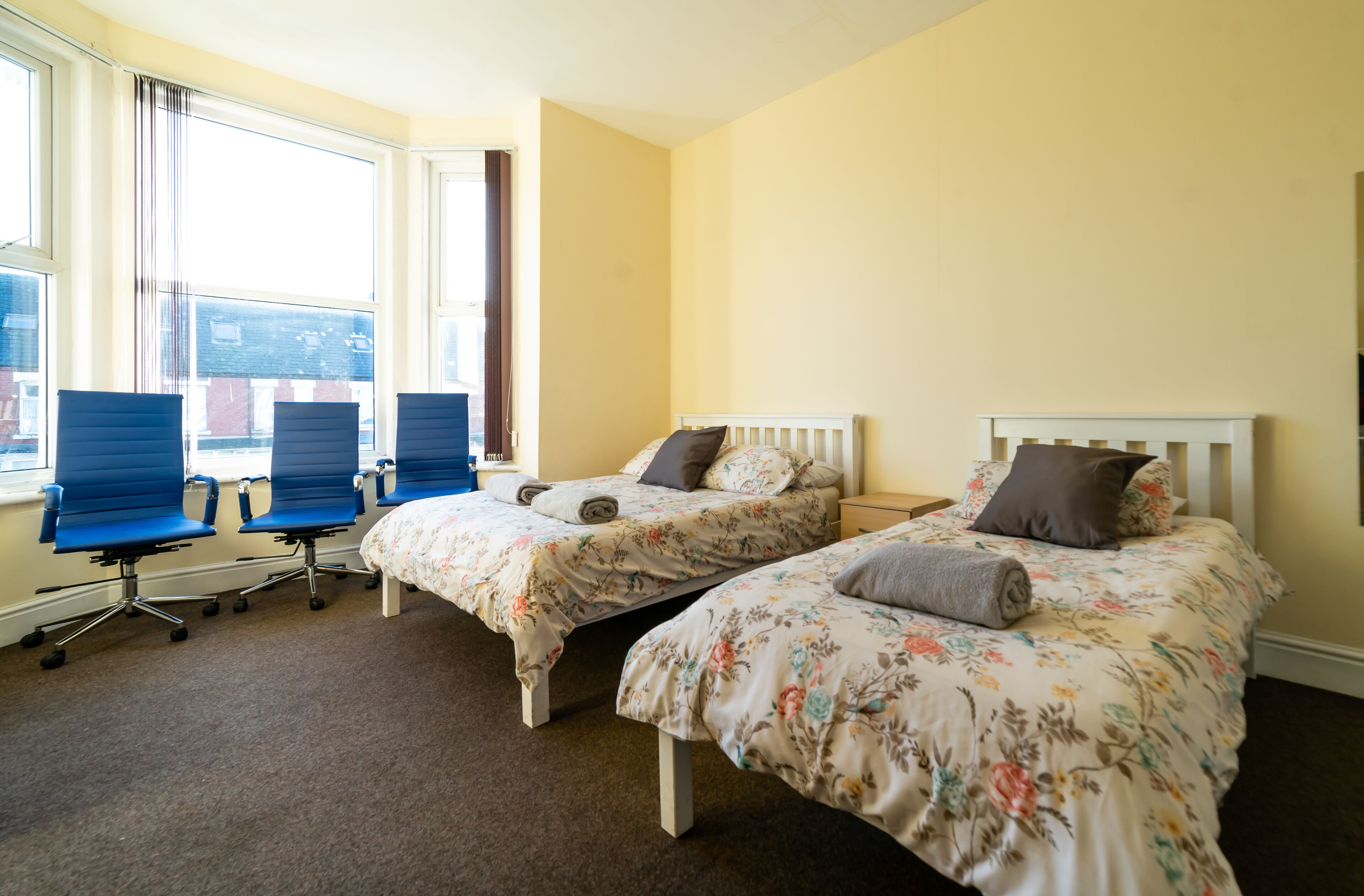 Basic Triple Room | Individually decorated, individually furnished, desk, iron/ironing board