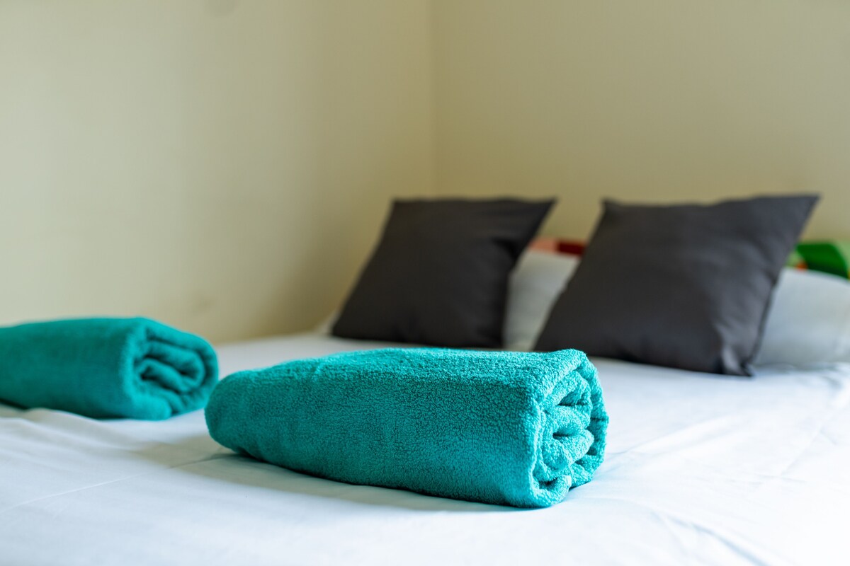 Basic Double Room, 1 Double Bed | Individually decorated, individually furnished, desk, iron/ironing board