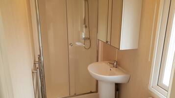 Mobile Home, 2 Bedrooms (Summersun 1) | Bilik Mandi | Pancuran mandi