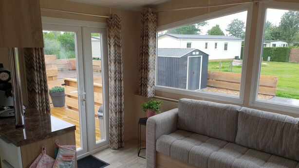 Mobile Home, 2 Bedrooms (Summersun 1) | Ruang tamu | TV skrin rata 