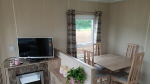 Mobile Home, 2 Bedrooms (Summersun 1) | Ruang tamu | TV skrin rata 