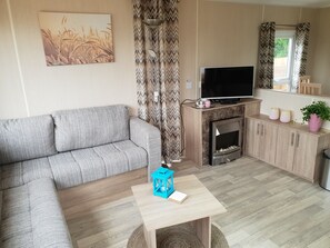 Mobile Home, 2 Bedrooms (Summersun 1) | Living room | Flat-screen TV - Summersun (Sint Maarten)